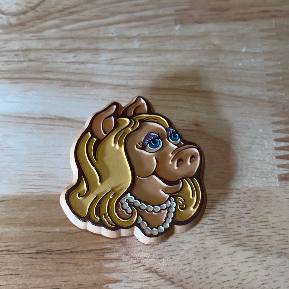 1979 vintage Moss Piggy pin